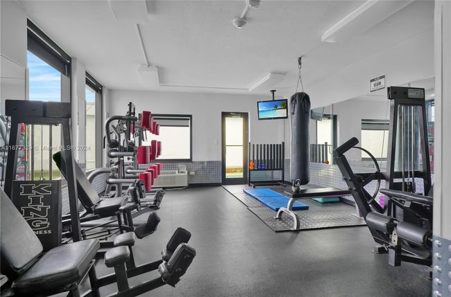 APT-3E - 5555 Collins Ave, Condo with 1 bedrooms, 2 bathrooms and null parking in Miami Beach FL | Image 33