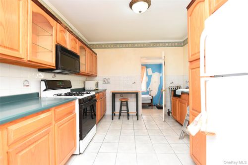 86 76th St, Woodhaven, NY, 11421-1007 | Card Image