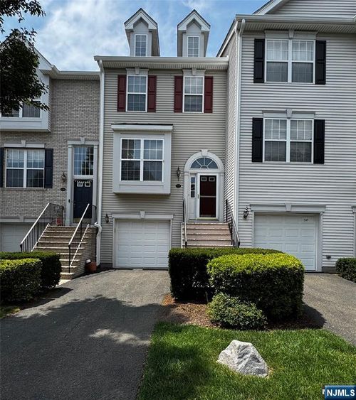 533 Coventry Dr, Nutley, NJ, 07110-3951 | Card Image