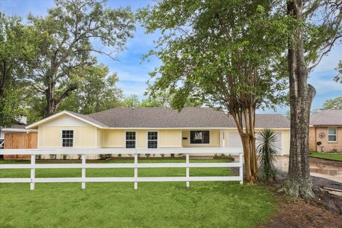 10009 Lazy Oaks St, Houston, TX, 77080-7509 | Card Image