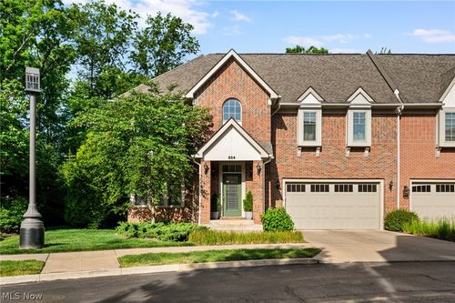 204 Ashbourne Dr, Westlake, OH, 44145-8124 | Card Image