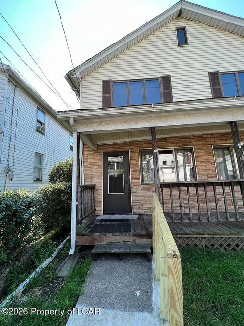 42 E Shawnee Ave, Plymouth, PA, 18651-2332 | Card Image