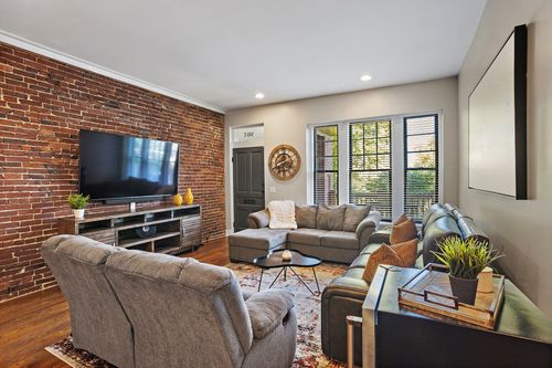 c-940 Russell St, Nashville, TN, 37206-3715 | Card Image