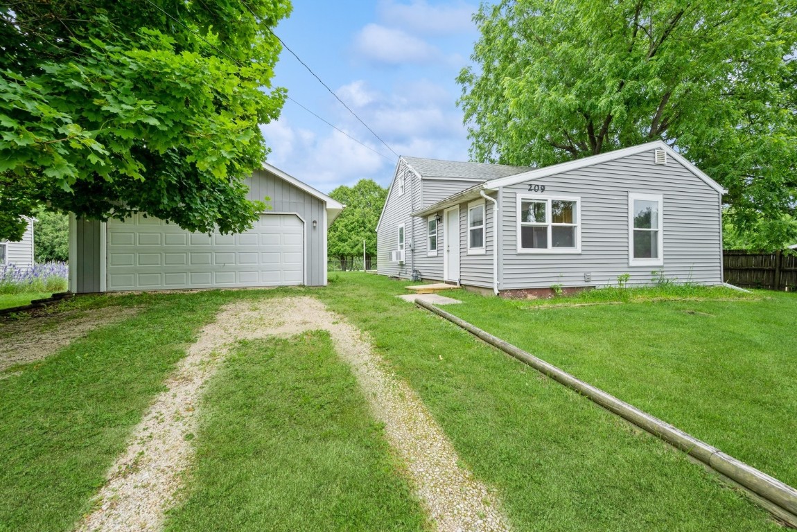 Alderman St, Anamosa, IA 52205