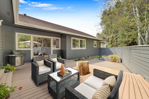 520 Nw Divot Dr, Bend, OR, 97703-8315 | Card Image