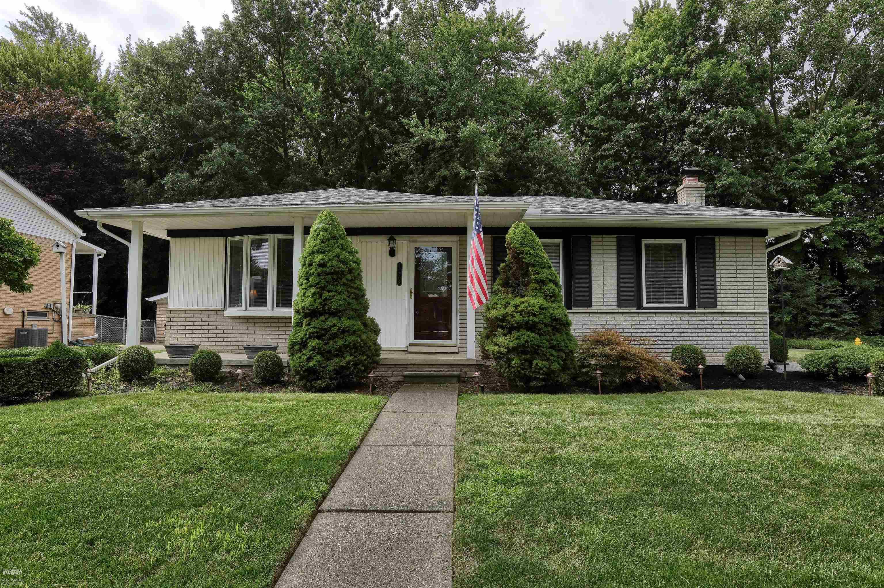 Ingram Dr, Clinton Township, MI 48038