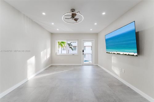 apt-9-4201 Indian Creek Dr, Miami Beach, FL, 33140-3275 | Card Image