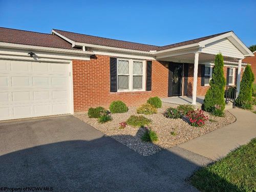 124 Fairlawn Dr, Buckhannon, WV, 26201-3509 | Card Image