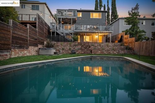 3209 Guido St, Oakland, CA, 94602-3518 | Card Image