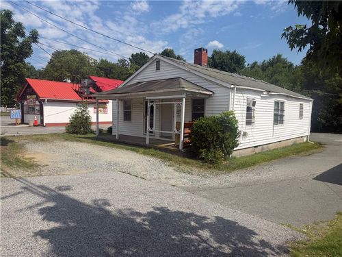 1938 E Market Street, Greensboro, NC, 27401 | Card Image