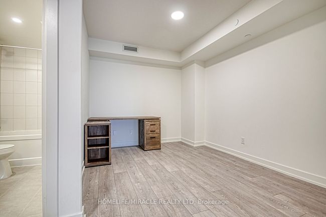 402 - 10 Wilby Cres, Condo with 2 bedrooms, 2 bathrooms and 1 parking in York ON | Image 9