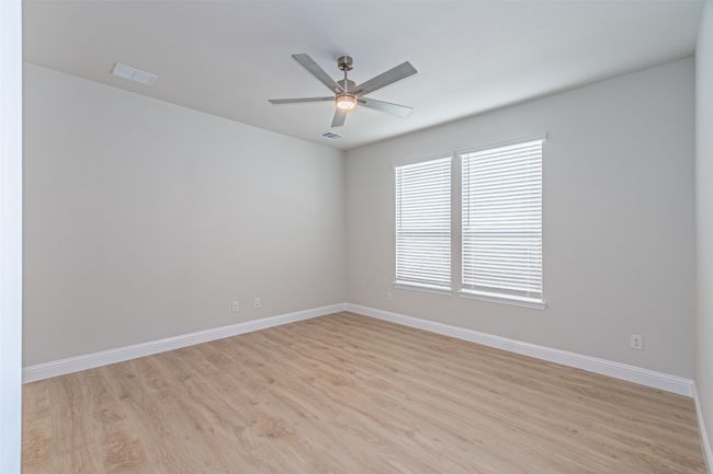 Unfurnished room with light wood finished floors and ceiling fan | Image 20