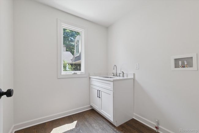 36-1105-Ivyglen-Cir-Bloomfield-Hills-MI-48304-WindowStill-18.jpg | Image 33