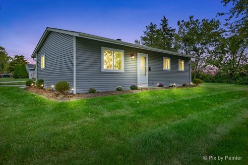 4 Austin Ave, Carpentersville, IL, 60110-1504 | Card Image