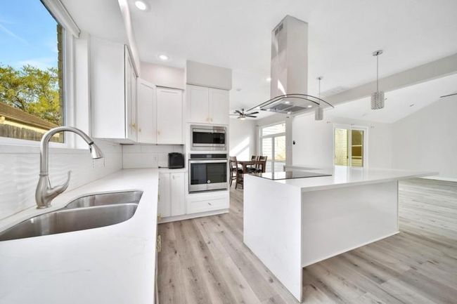 7607 Bankside Dr, House other with 3 bedrooms, 4 bathrooms and 2 parking in Houston TX | Image 9