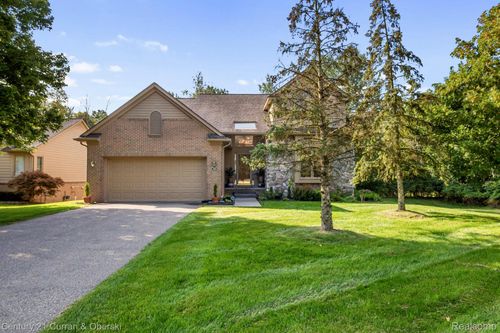 7065 Deerwood Trl, West Bloomfield, MI, 48323-2084 | Card Image