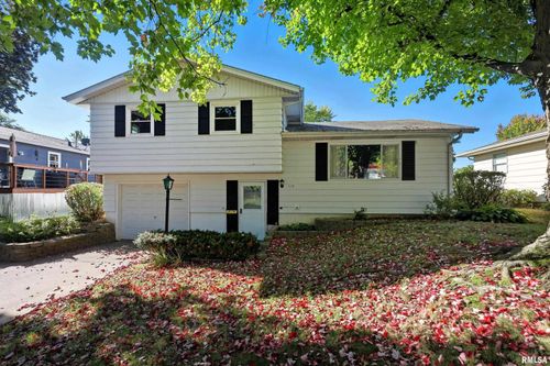 1113 Summit Hills Dr, Bettendorf, IA, 52722-2937 | Card Image