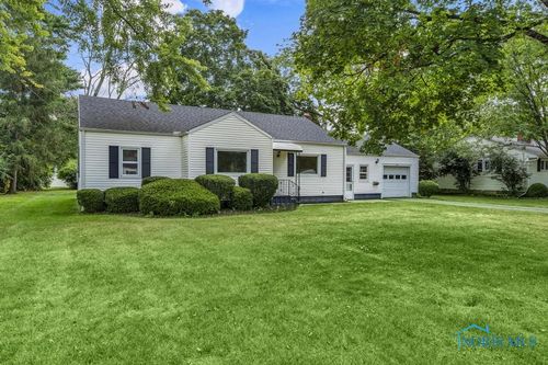 915 Hickory St, Perrysburg, OH, 43551-2414 | Card Image