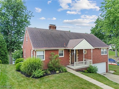 5545 Holmes Dr Nw, Canton, OH, 44718-1607 | Card Image