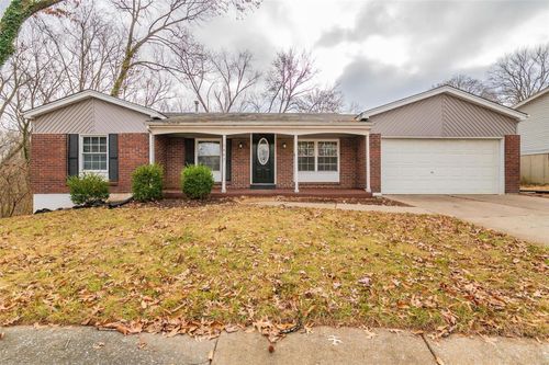 6882 Foxbend Court, Florissant, MO, 63033 | Card Image