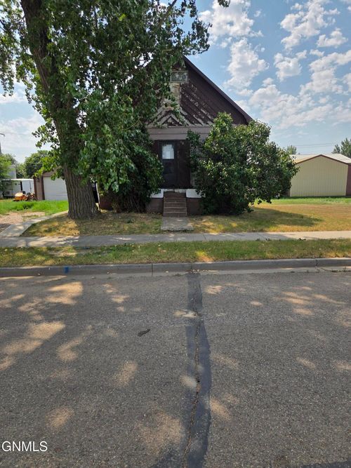 408 E South Ave, Glen Ullin, ND, 58631-7159 | Card Image