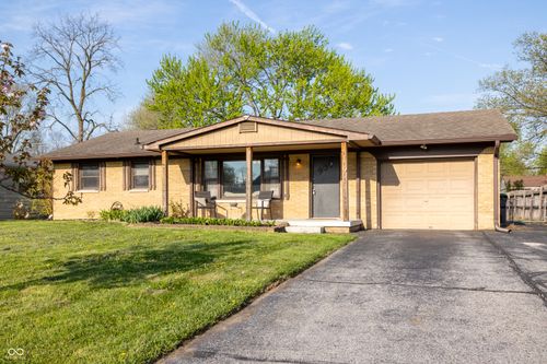 654 Sunset Blvd, Greenwood, IN, 46142-3925 | Card Image