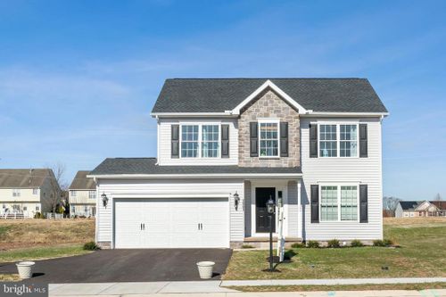 92-2601 Village Rd, DOVER, PA, 17315-7803 | Card Image