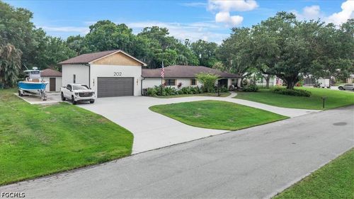 202 Ridgewood Ave, Clewiston, FL, 33440-5111 | Card Image