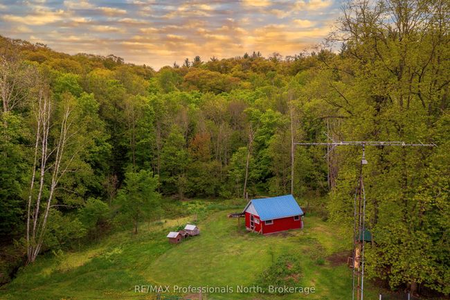 24430 Highway 35 Highway, Home with 2 bedrooms, 1 bathrooms and 4 parking in Lake of Bays ON | Image 6