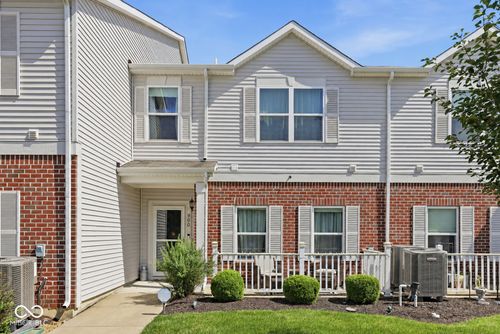 900-12075 Scoria Dr, Fishers, IN, 46038-5622 | Card Image