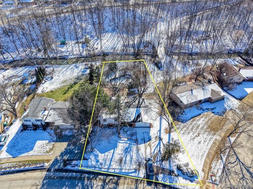 24095 Farmington Rd, Farmington, MI, 48336-2327 | Card Image