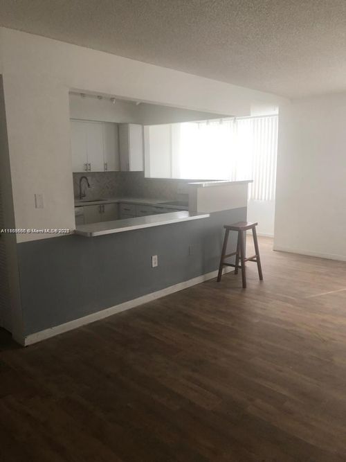 apt-108-250 180th Dr, Sunny Isles Beach, FL, 33160-2730 | Card Image