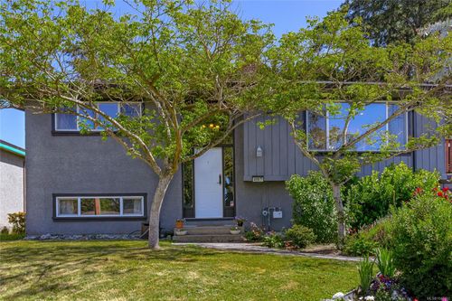 4067 Cedar Hill Cross Rd, Victoria, BC, V8X2J2 | Card Image