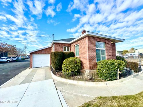 401 18th St, Sparks, NV, 89431-4849 | Card Image