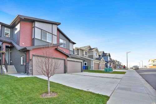 268 Waterford Way, Home with 3 bedrooms, 3 bathrooms and 4 parking in Chestermere AB | Card Image