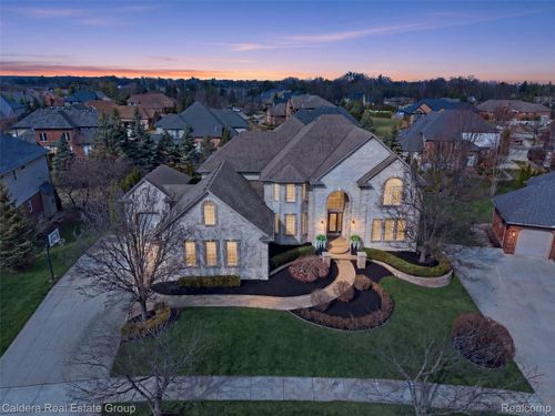 7219 Vista Dr, Shelby Township, MI, 48316-5861 | Card Image