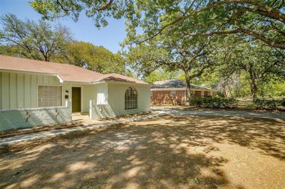 5307 Purington Avenue, Home with 4 bedrooms, 2 bathrooms and null parking in Fort Worth TX | Image 2