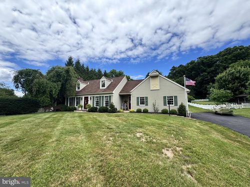 2540 Hopewell Rd, Elverson, PA, 19520-9350 | Card Image