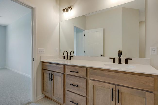 OwnersBathroom | Image 18
