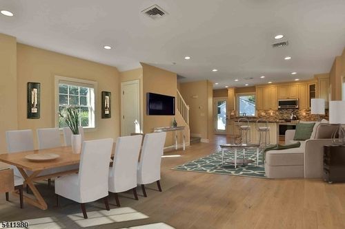 27 Montville Ave, Montville, NJ, 07045-9402 | Card Image