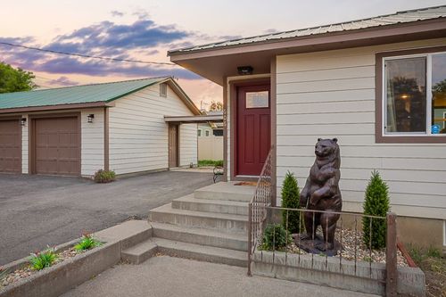 606 W Chinook St, Livingston, MT, 59047-1833 | Card Image