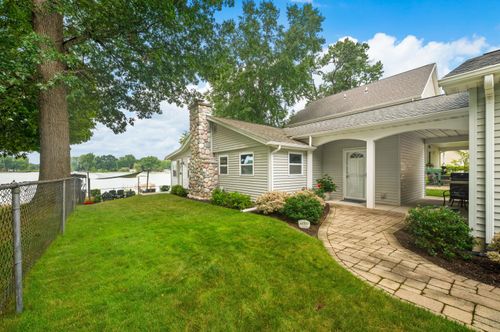 52390 Twin Lakeview Dr, Dowagiac, MI, 49047-7436 | Card Image