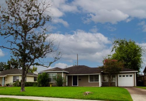 1347 Gardenia Drive, Houston, TX, 77018 | Card Image