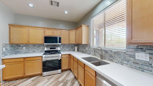 995 E Mount Shibell Dr, Sahuarita, AZ, 85629-7939 | Card Image