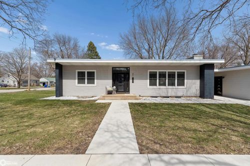 900 6th Ave S, Clear Lake, IA, 50428-3832 | Card Image