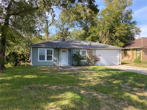 2103 Holly Dr, Dickinson, TX, 77539-4737 | Card Image