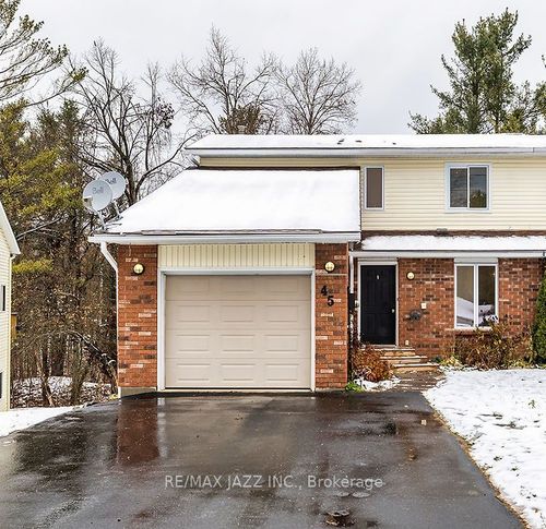 45 Milton St, Bracebridge, ON, P1L1G8 | Card Image
