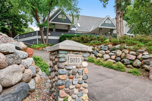 5010 Nob Hill Dr, Edina, MN, 55439-1417 | Card Image