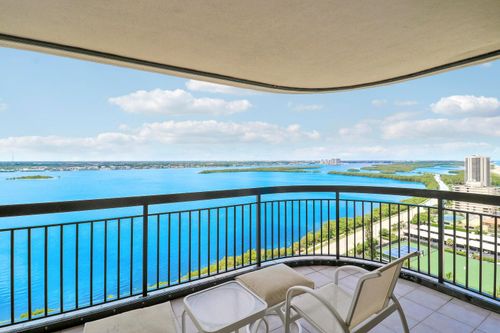 22j-5380 N Ocean Dr, Riviera Beach, FL, 33404-2562 | Card Image