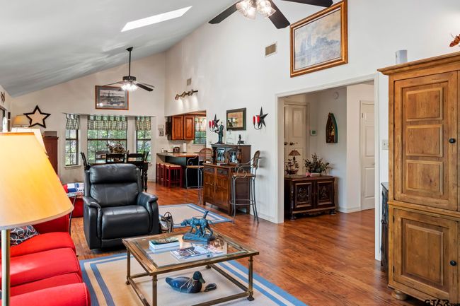 944 Clear Water Trl, House other with 3 bedrooms, 2 bathrooms and null parking in Holly Lake Ranch TX | Image 8